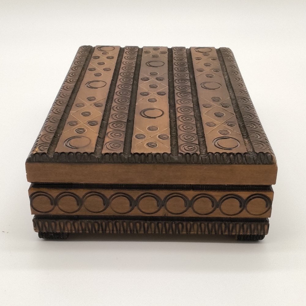 Vintage Polish Folk Art Hand-Carved Linden Wood Trinket Box - Picture 7 of 12